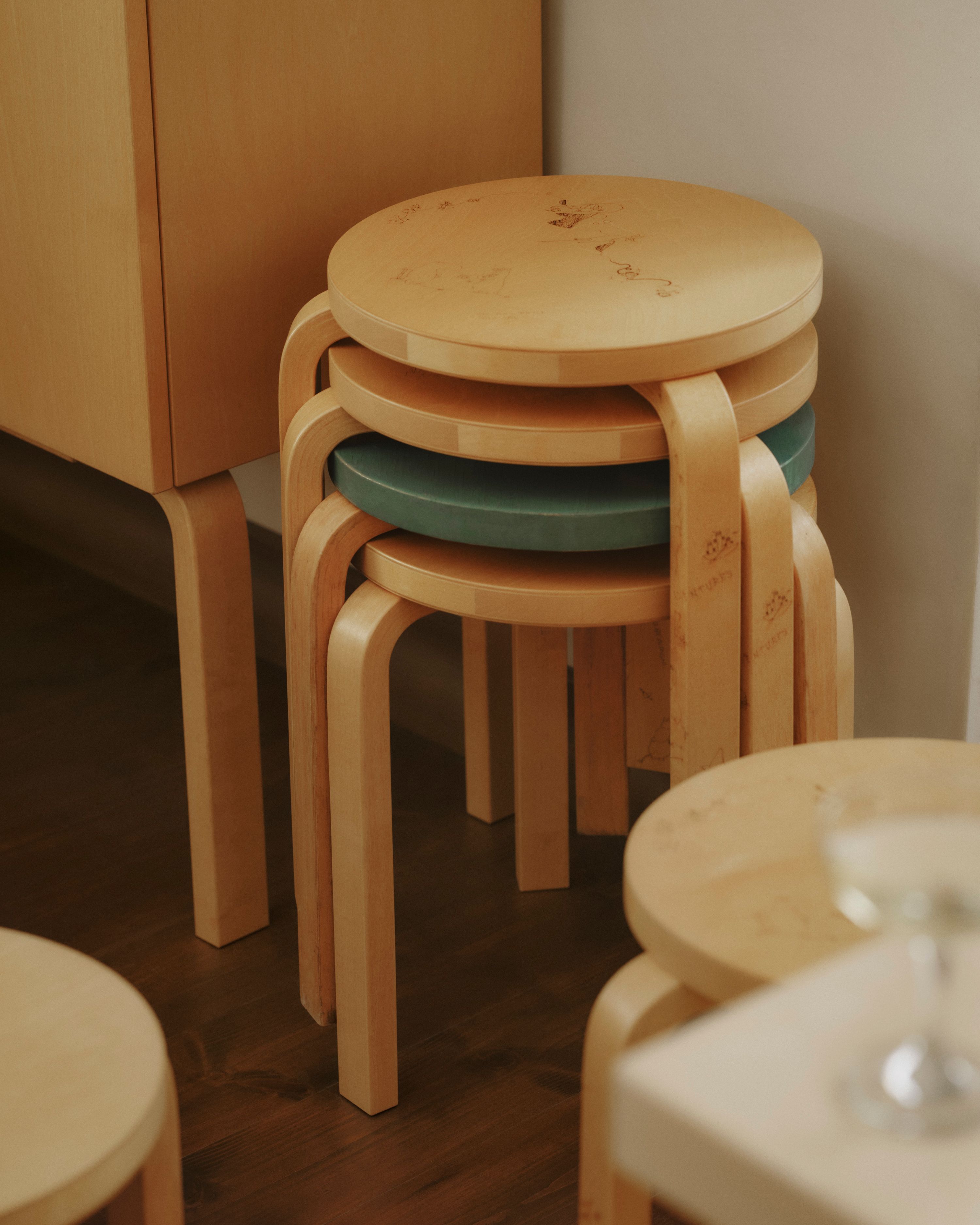 Stool 60 Celebratinon Artek ＋ Moomin Artek + Moomin Celebration Stool 60 - Three Legged Stool