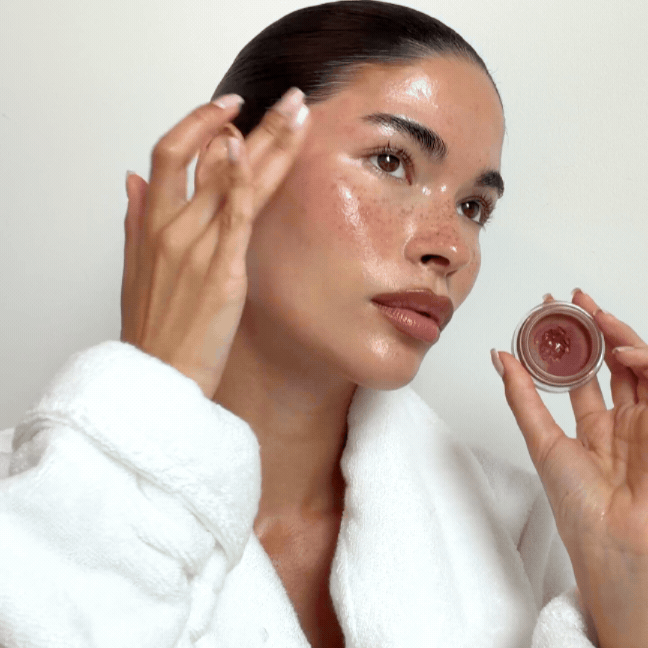 Aiesha Potter Applying Blush